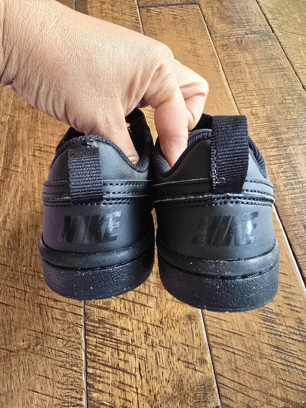 Nike Black  Low-Top Sneakers